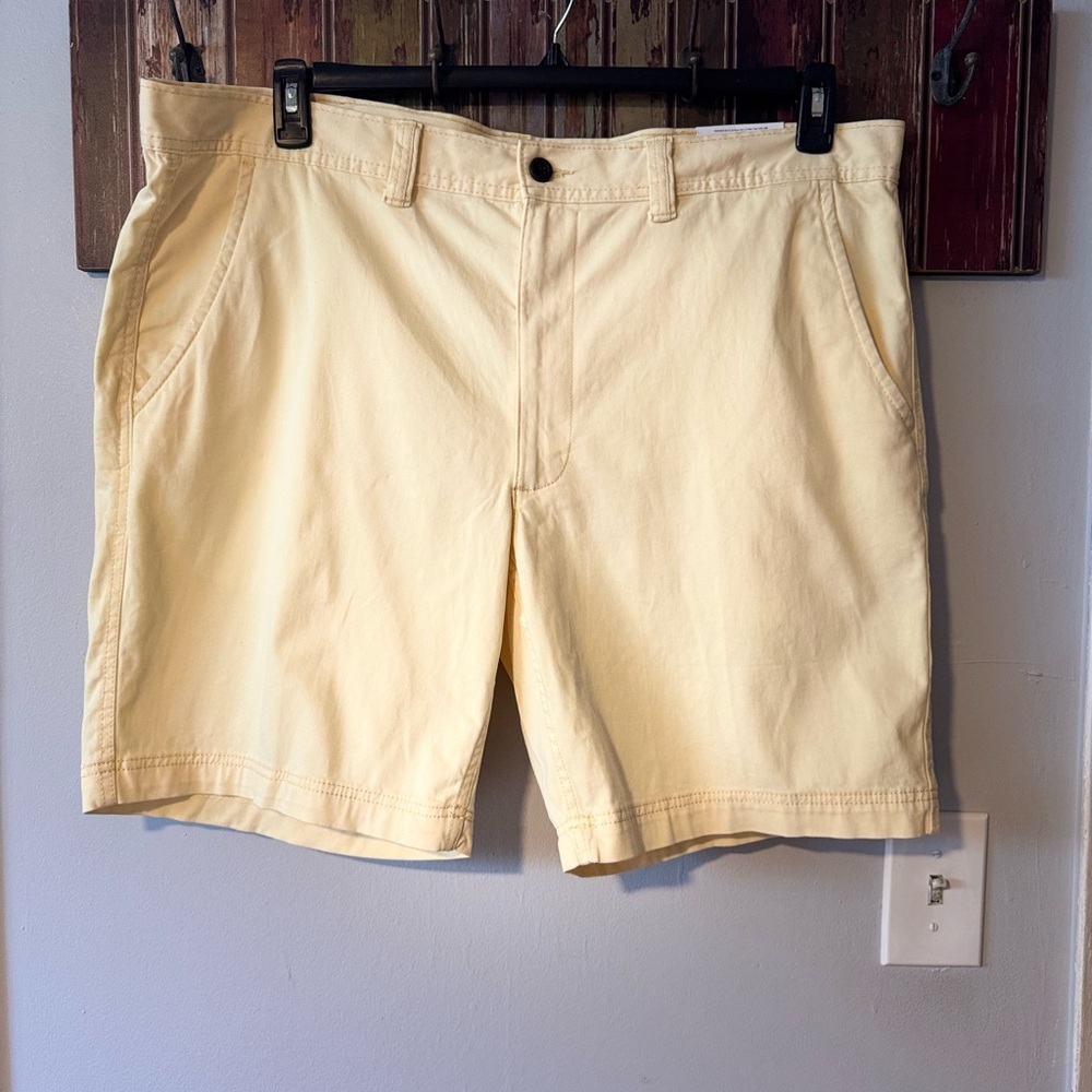 St johns bay mens flat front shorts 9” inseam comfort streach waist nwt size 42